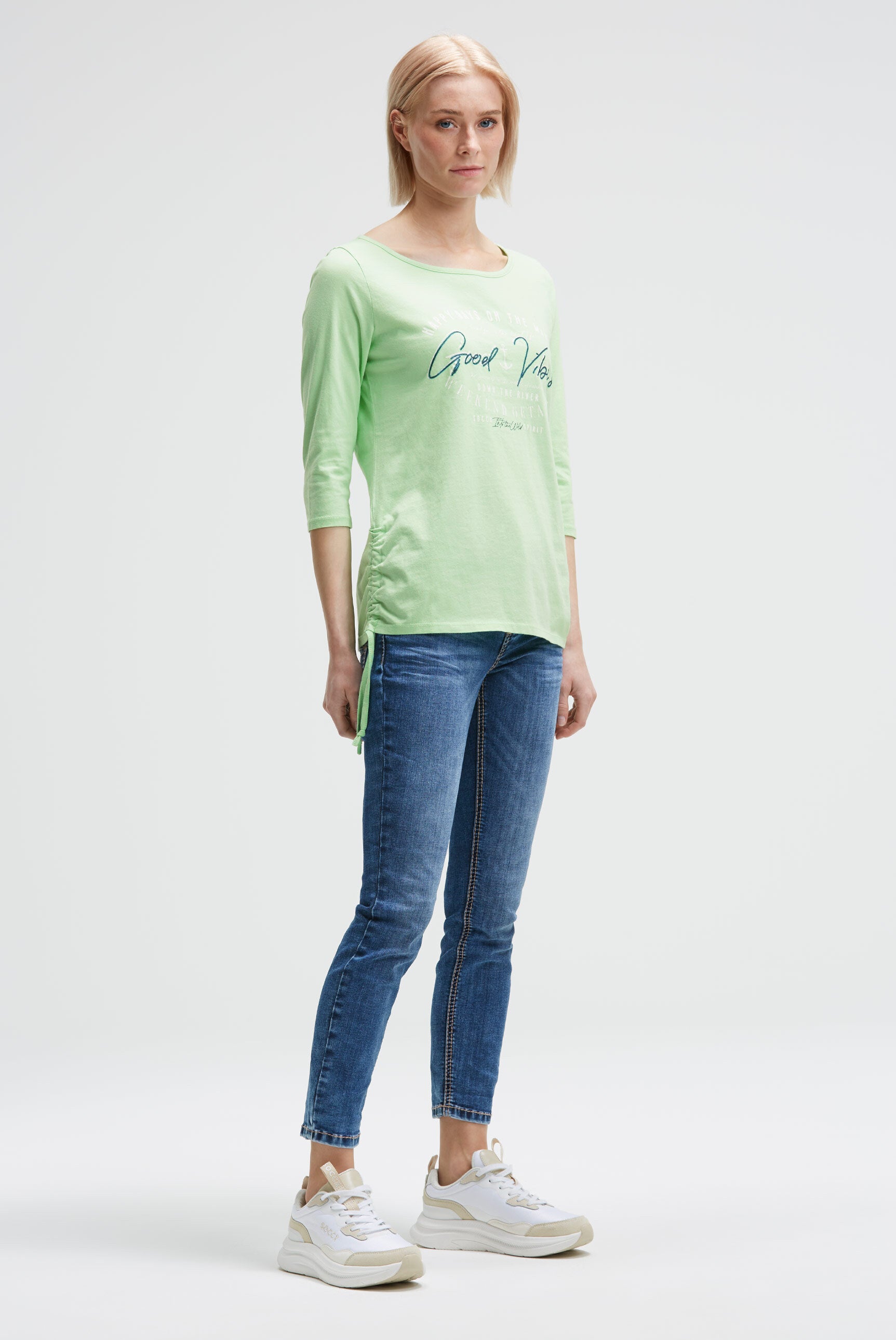 Rundhalsshirt mit 3/4-Ärmeln und Seitenraffung - 3