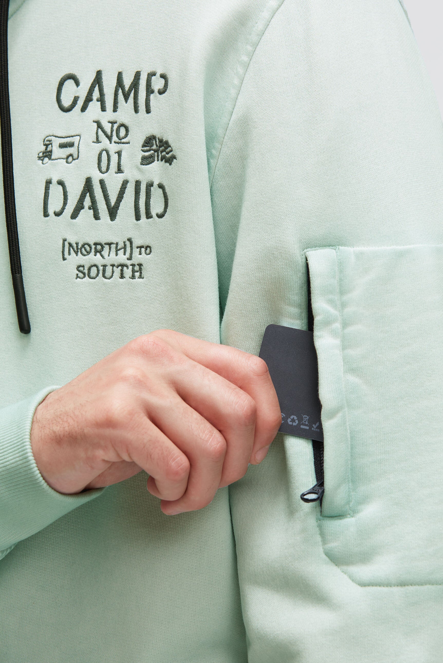 Rozpinana bluza z kapturem barwiona olejem z błyszczącym nadrukiem z tyłu - 7