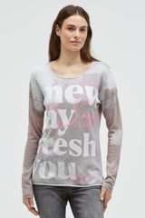 Pullover mit All Over Print und Schmucksteinen