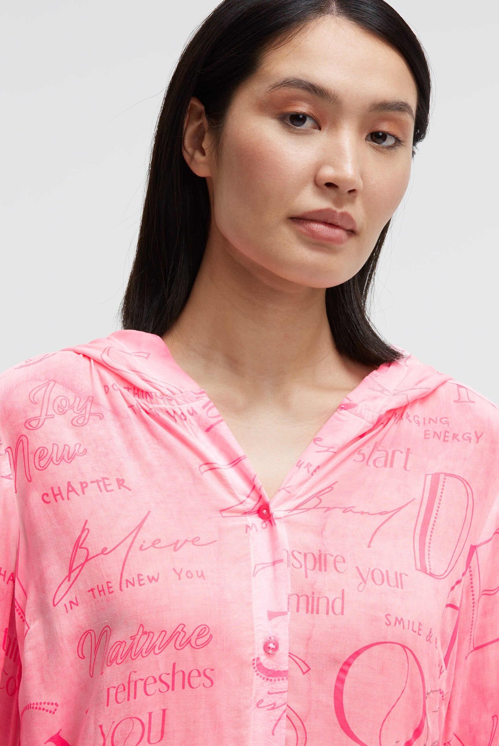 Langarmbluse mit Kapuze und All Over Print - 4