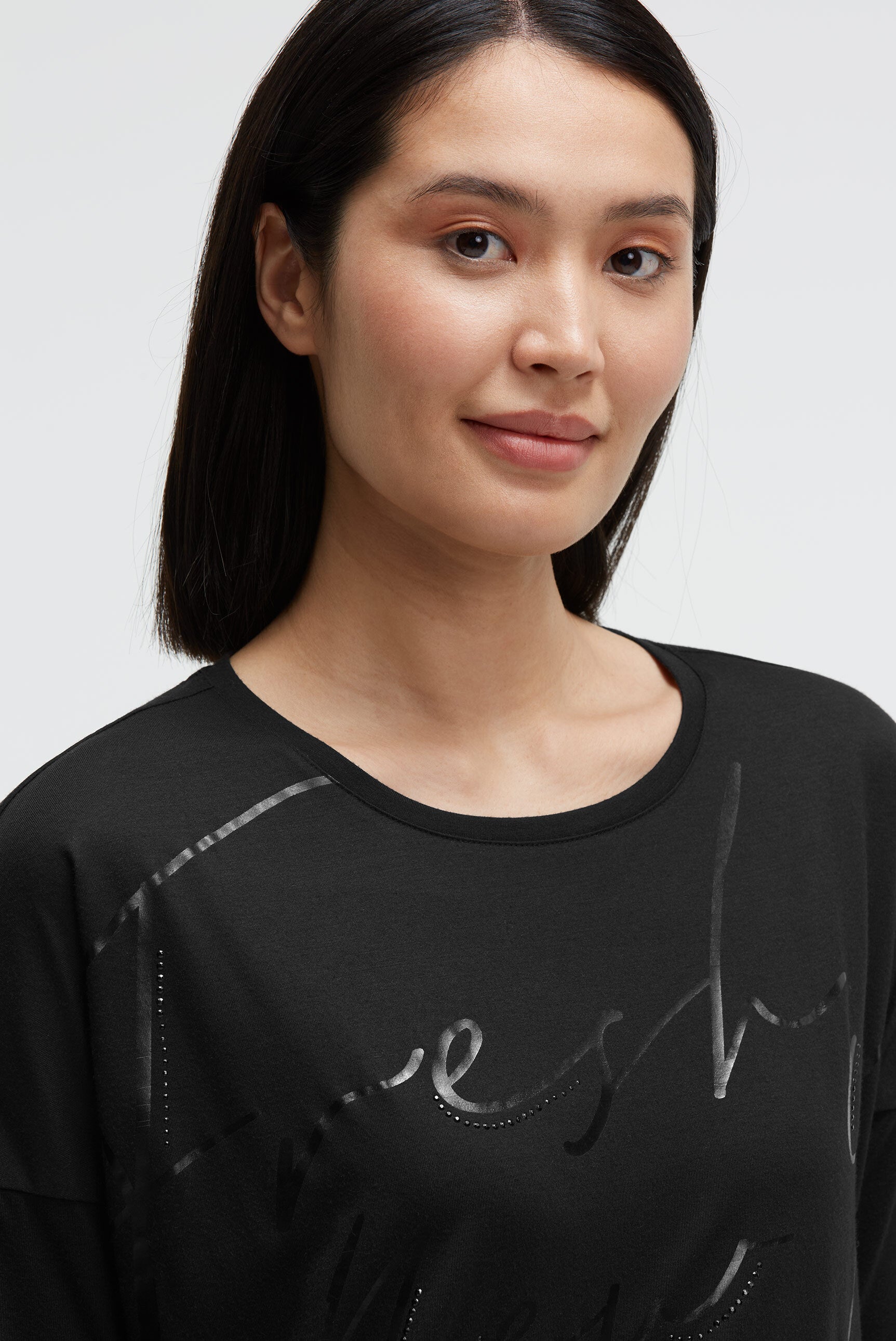 Rundhalsshirt mit Artwork und verkürzten Ärmeln - 3