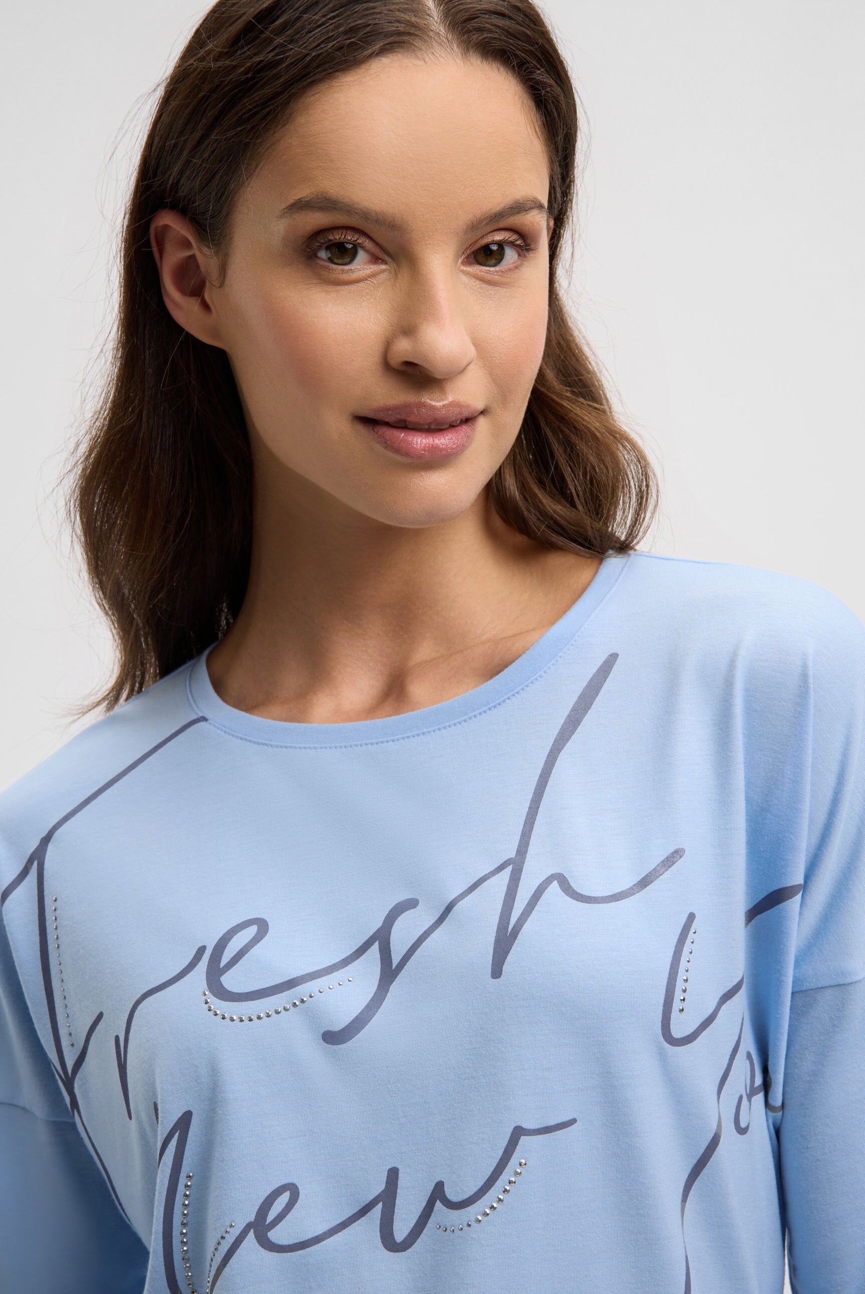 Rundhalsshirt mit Artwork und verkürzten Ärmeln - 3