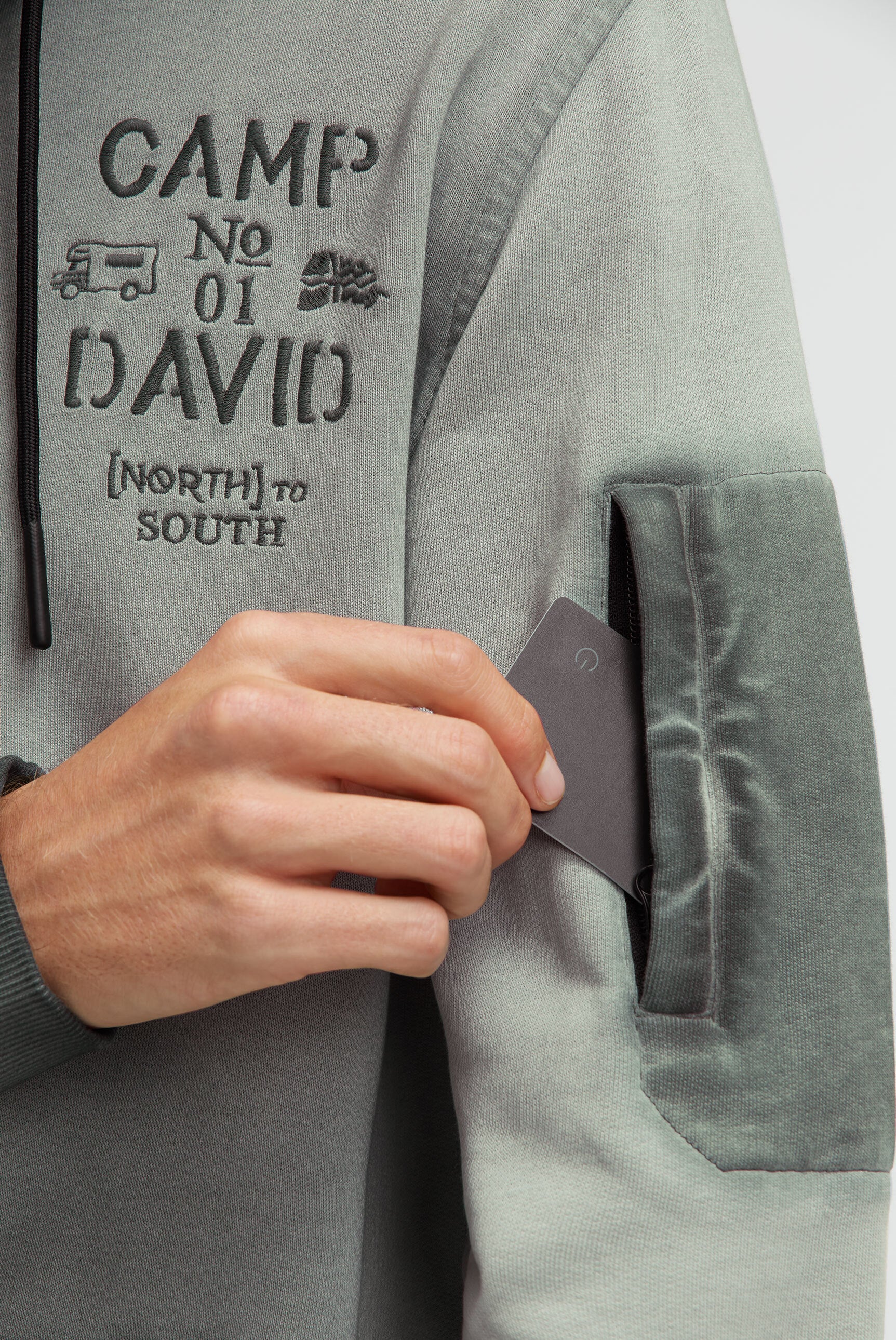 Rozpinana bluza z kapturem barwiona olejem z błyszczącym nadrukiem z tyłu - 6