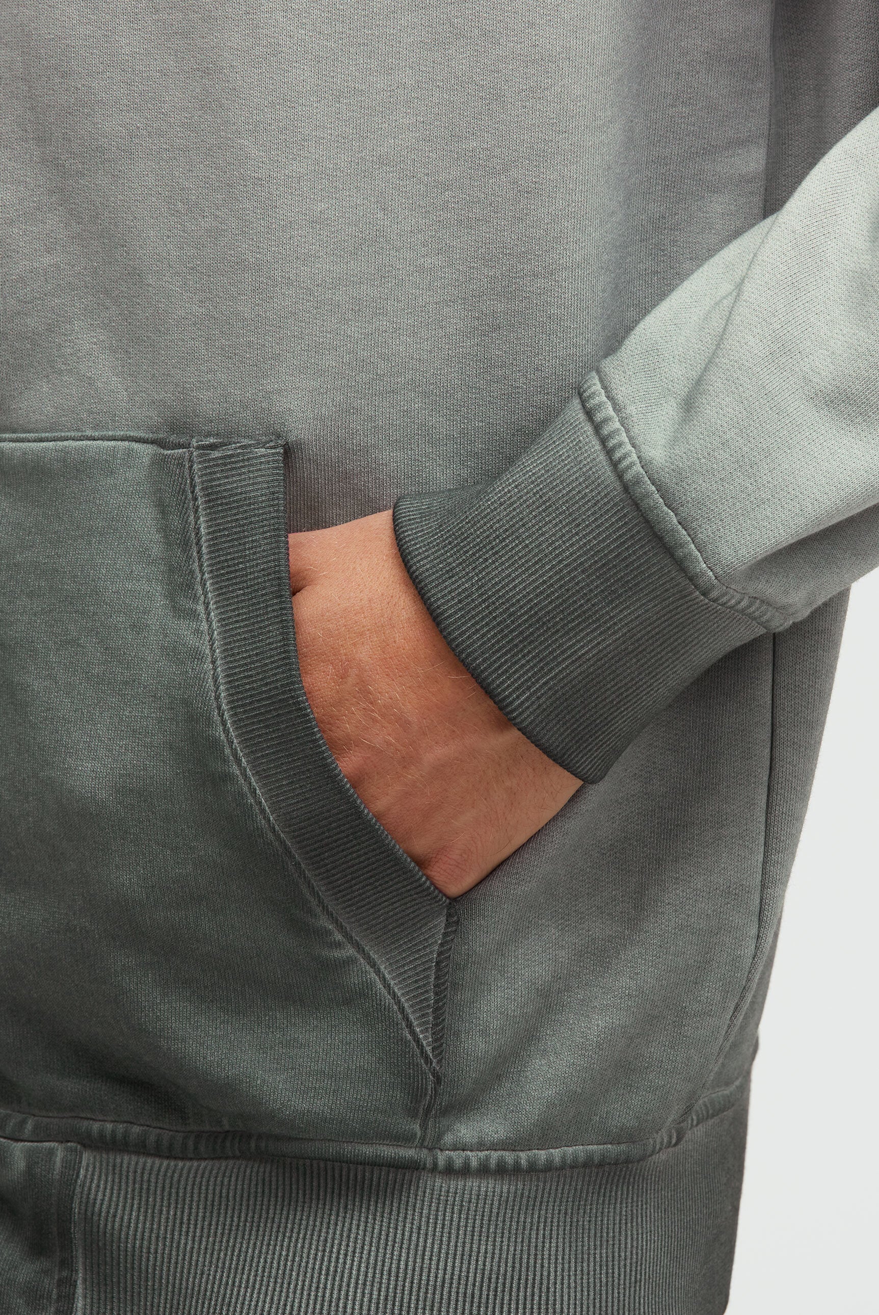 Rozpinana bluza z kapturem barwiona olejem z błyszczącym nadrukiem z tyłu - 7